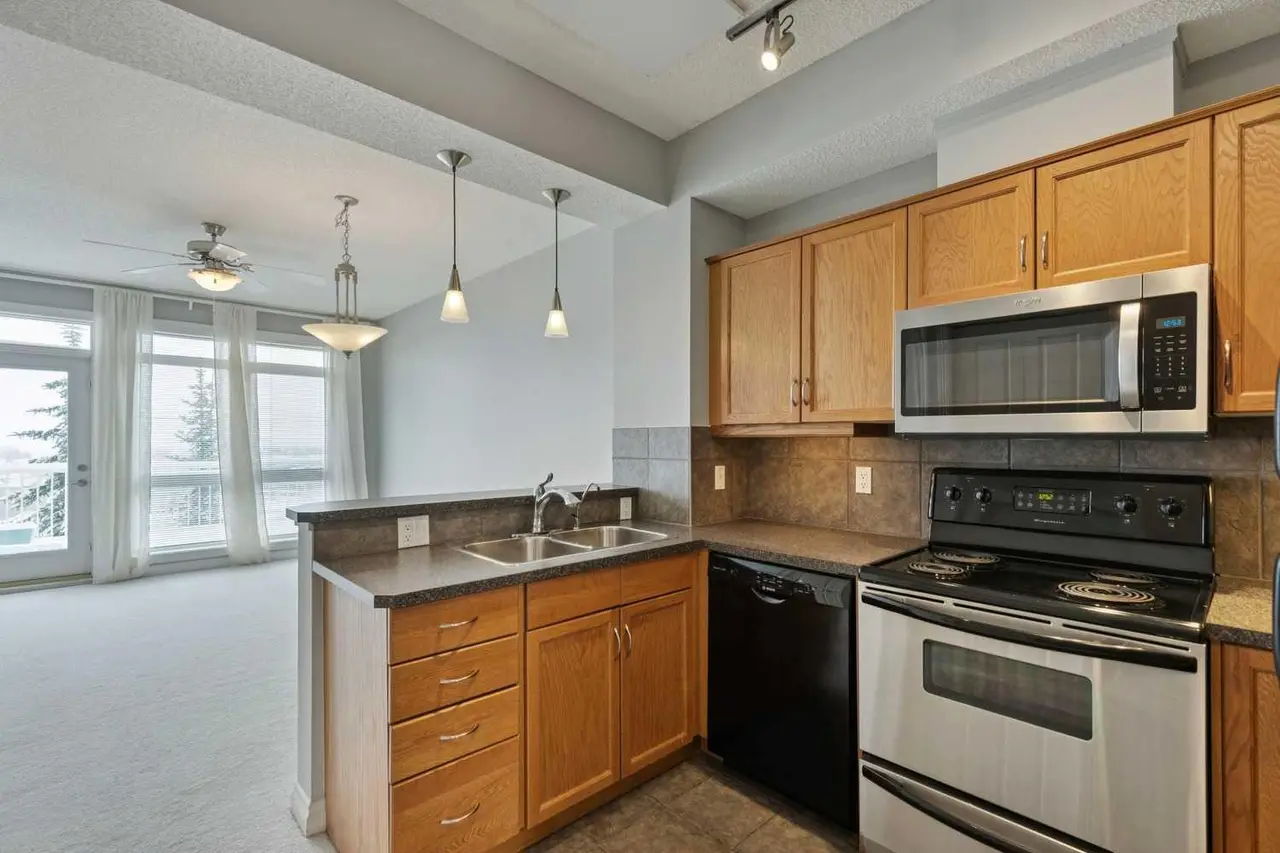 14, 133 Rockyledge View NW
