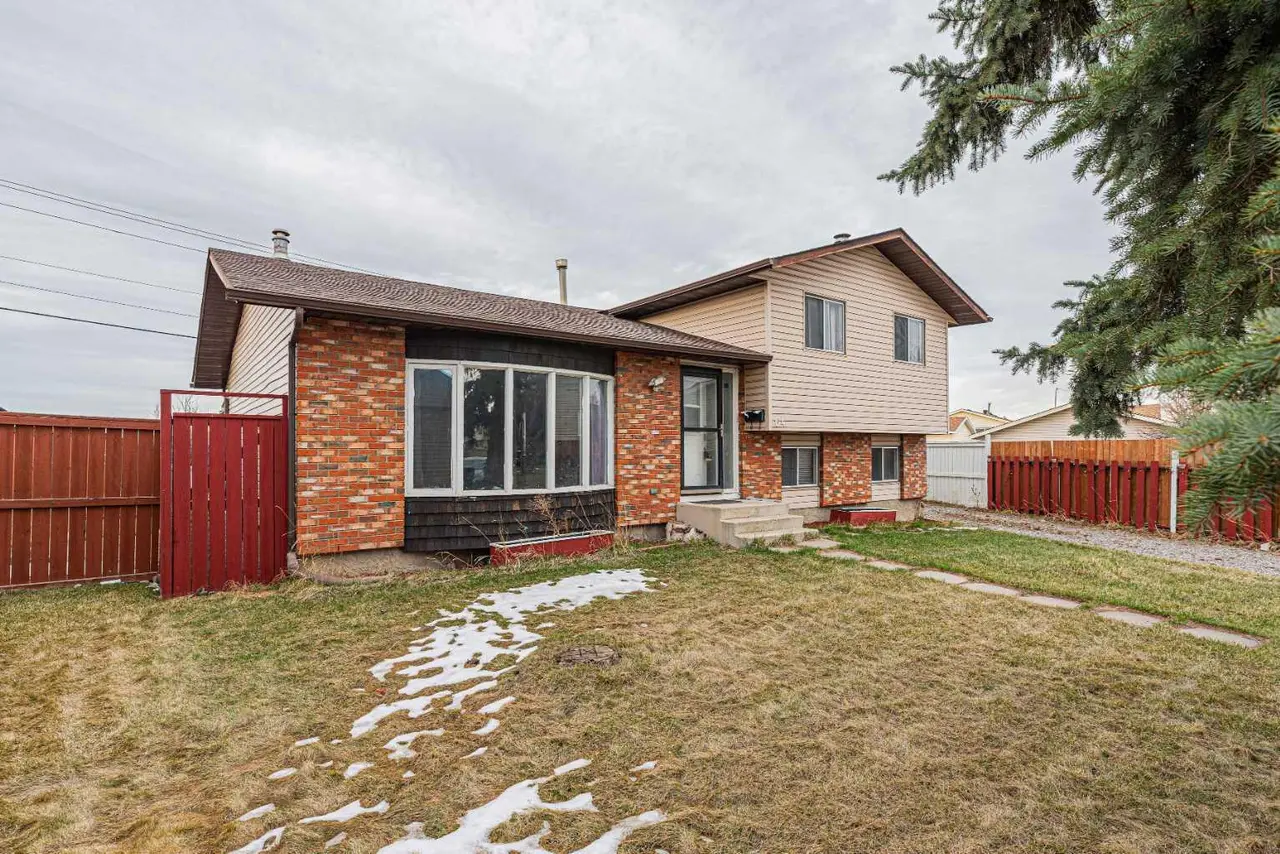 64 Castledale Crescent NE
