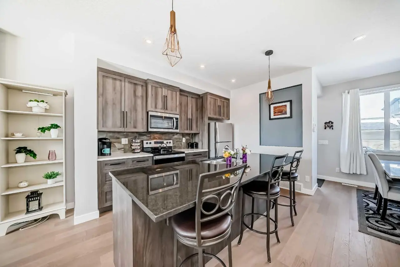 1016 Lanark Boulevard SE