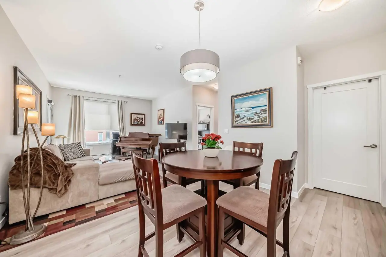402, 30 Shawnee Common SW