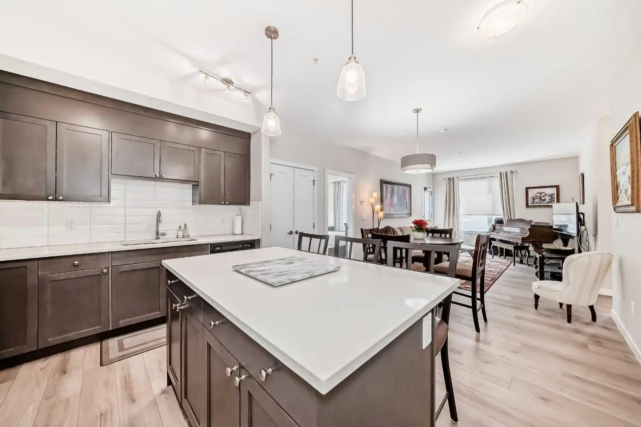 402, 30 Shawnee Common SW
