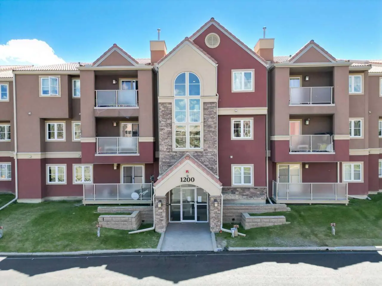 ., 1211 Edenwold Heights NW