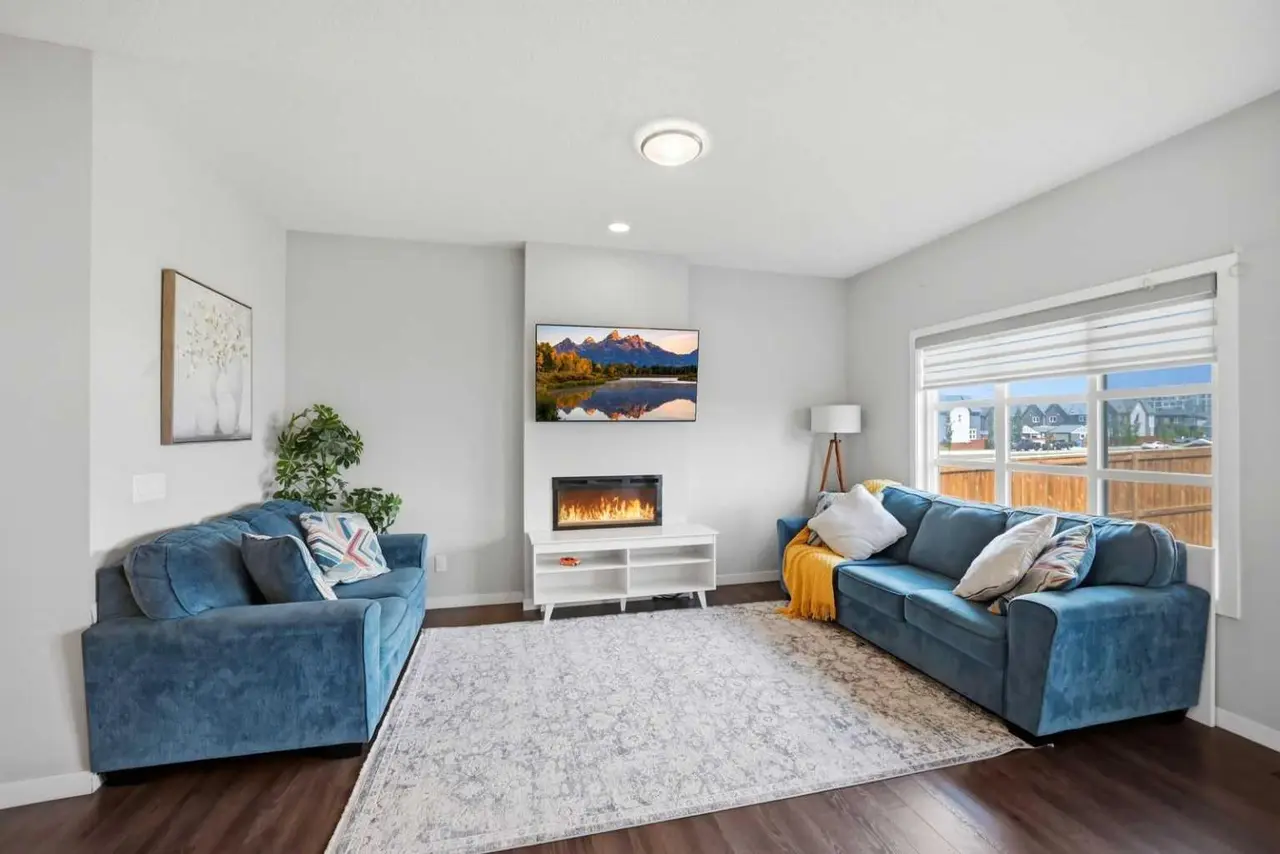 186 Carringvue Park NW