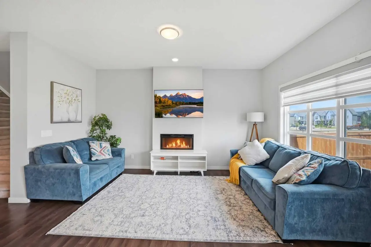 186 Carringvue Park NW