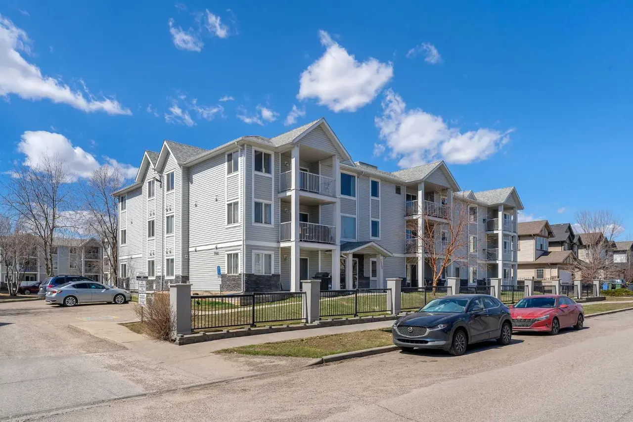 106, 7106 Valleyview Park SE