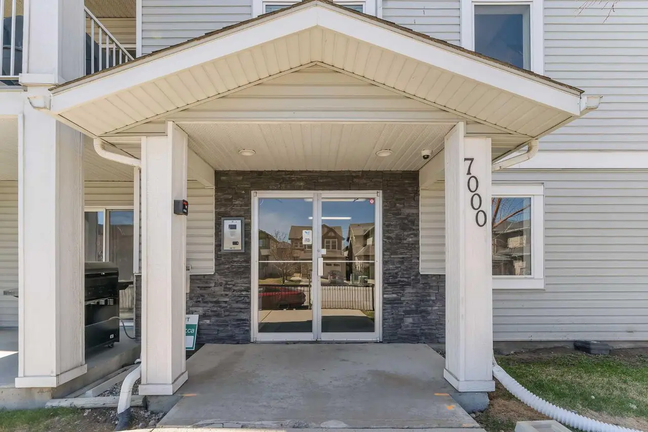 106, 7106 Valleyview Park SE
