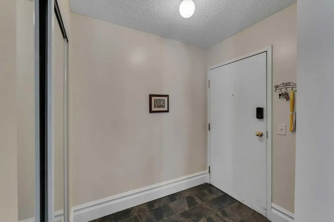 106, 7106 Valleyview Park SE