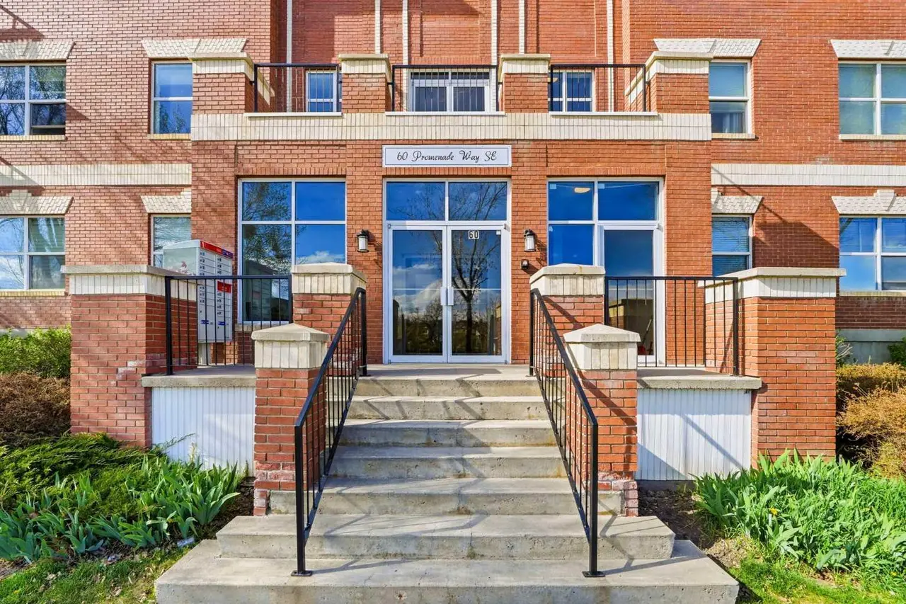 207, 60 Promenade Way SE
