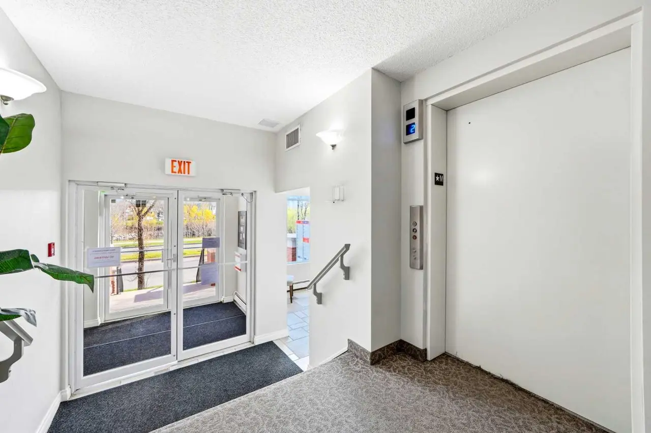 207, 60 Promenade Way SE