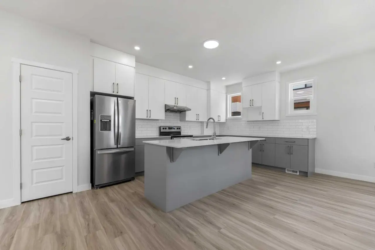 803, 90 Corner Meadows Manor NE