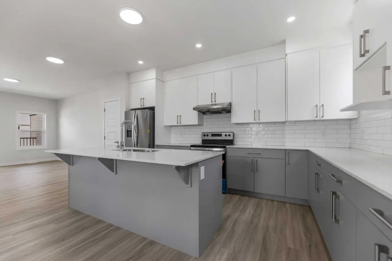 803, 90 Corner Meadows Manor NE