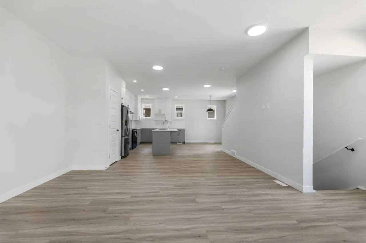 803, 90 Corner Meadows Manor NE