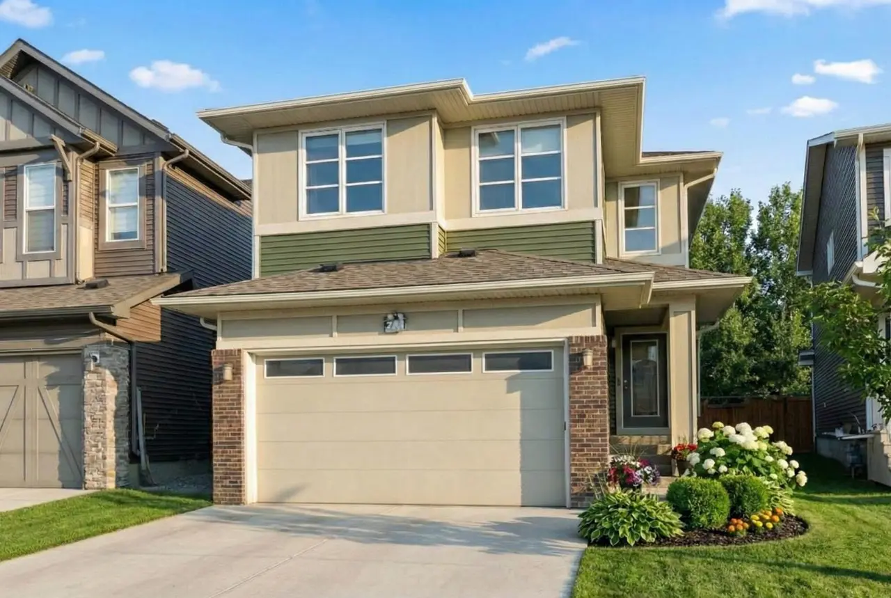 223 Savanna Way NE
