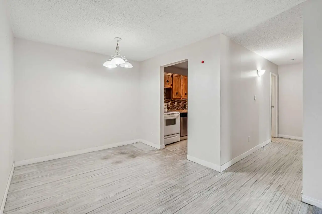 3202, 315 Southampton Drive SW