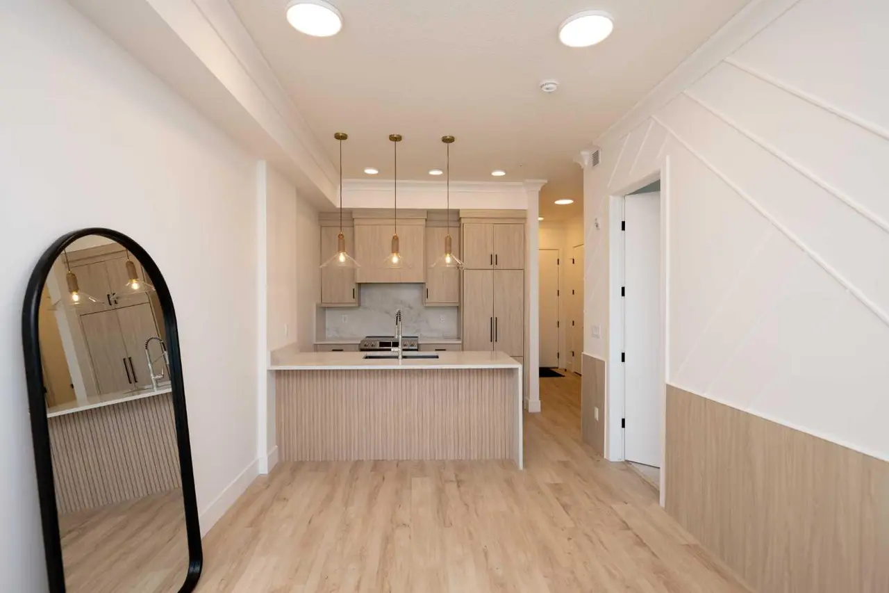 214, 330 Dieppe Drive SW