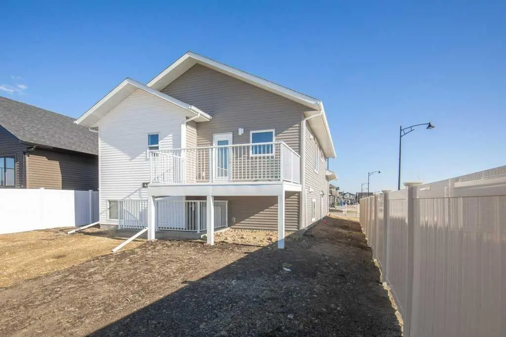 4 Emmett Crescent 