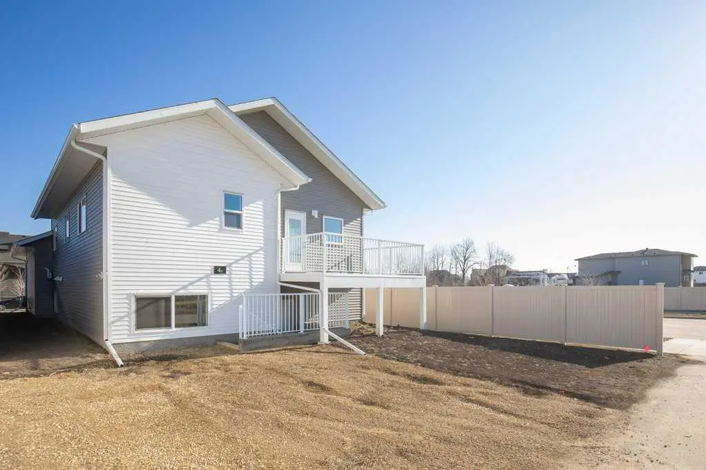 4 Emmett Crescent 