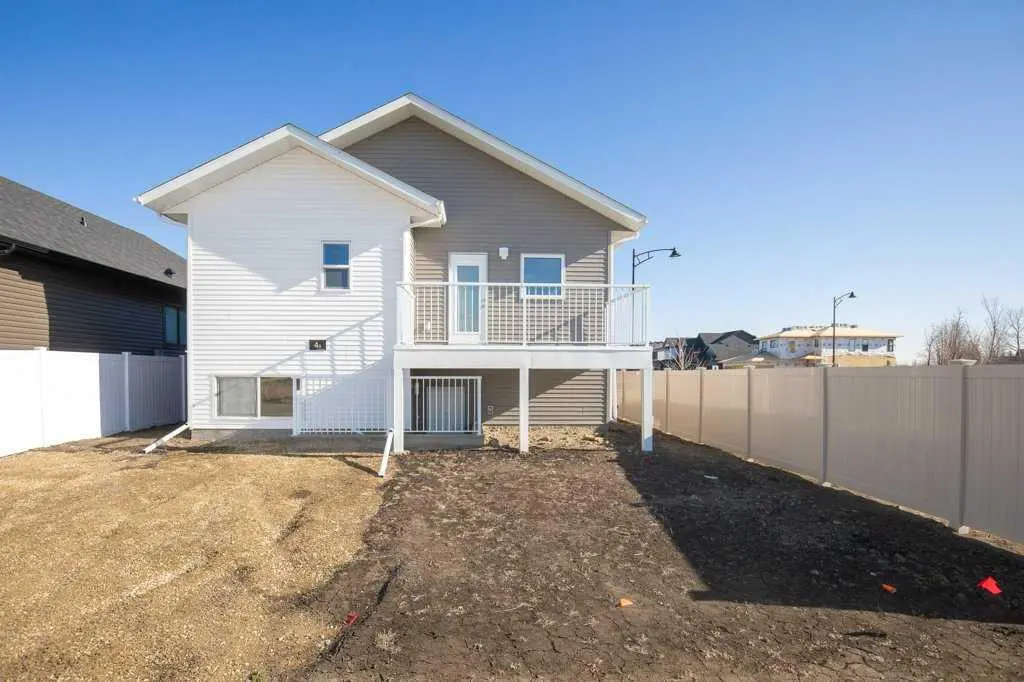 4 Emmett Crescent 