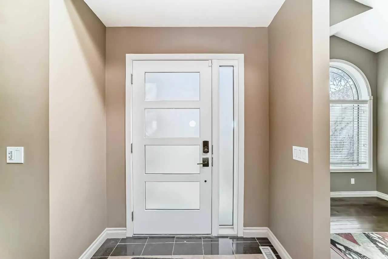 291 EAST CHESTERMERE Drive 