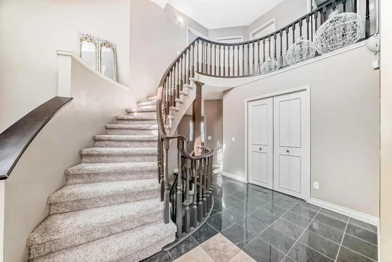 291 EAST CHESTERMERE Drive 