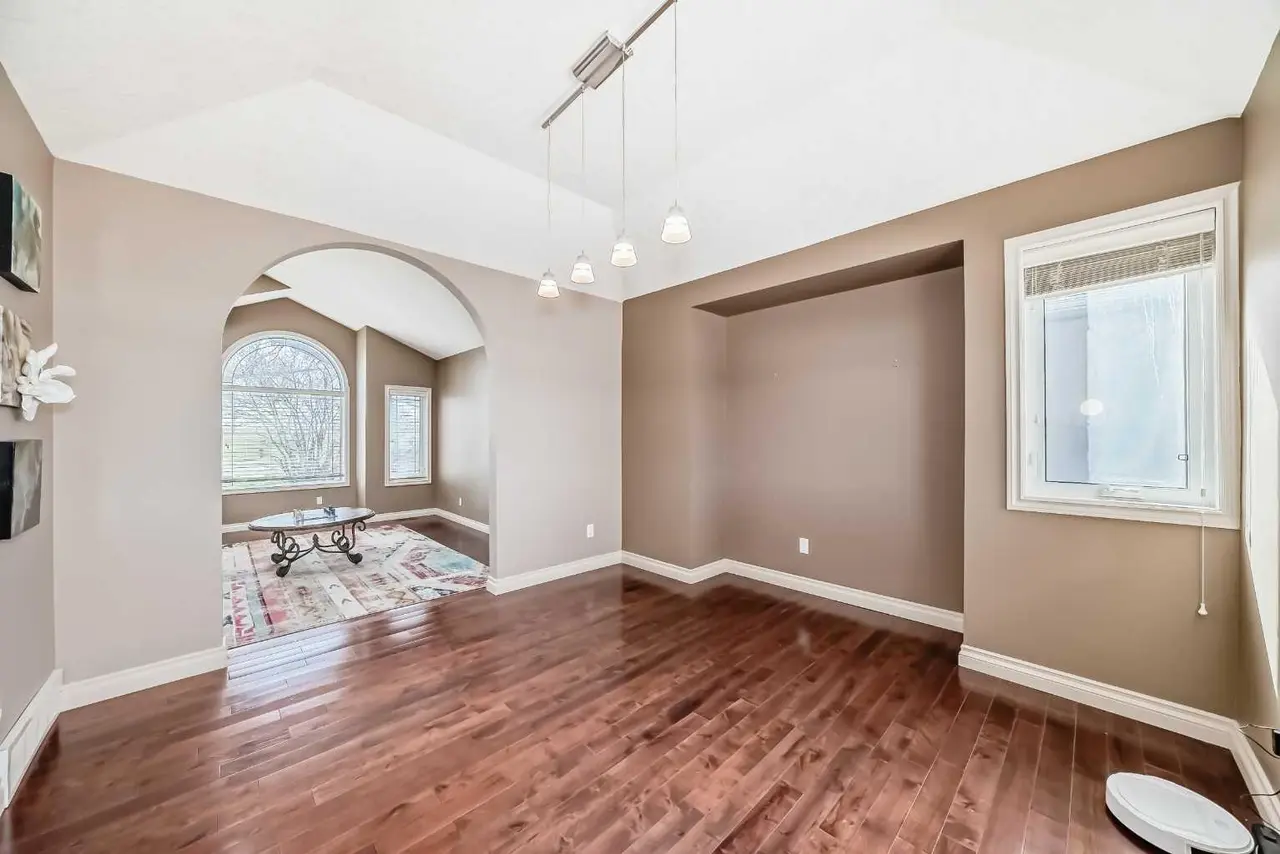 291 EAST CHESTERMERE Drive 