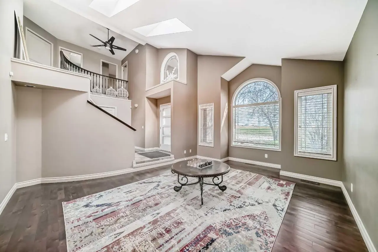 291 EAST CHESTERMERE Drive 
