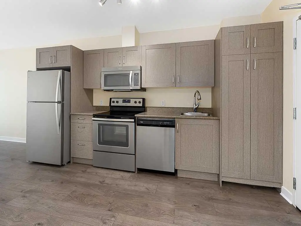 706, 30 Brentwood Common NW