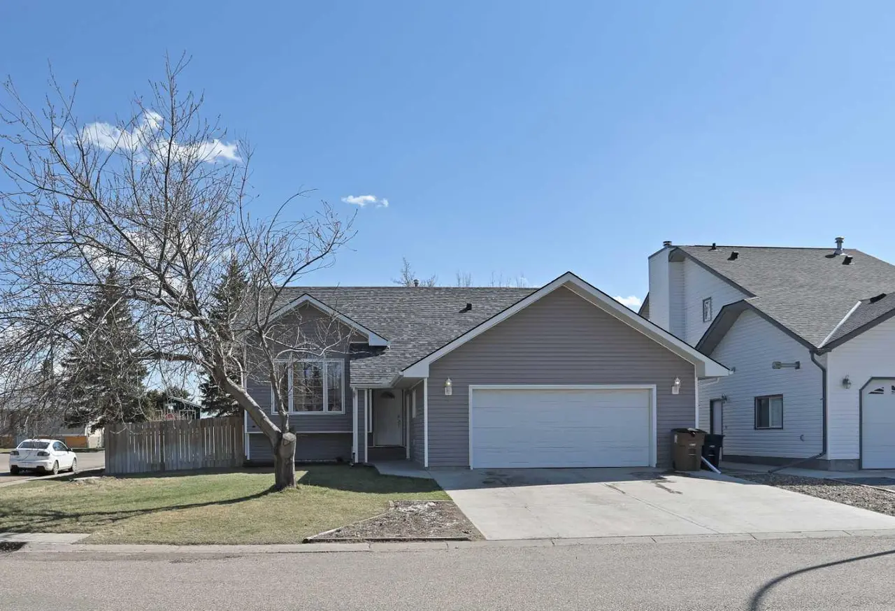 3 Prairie Meadows Road W