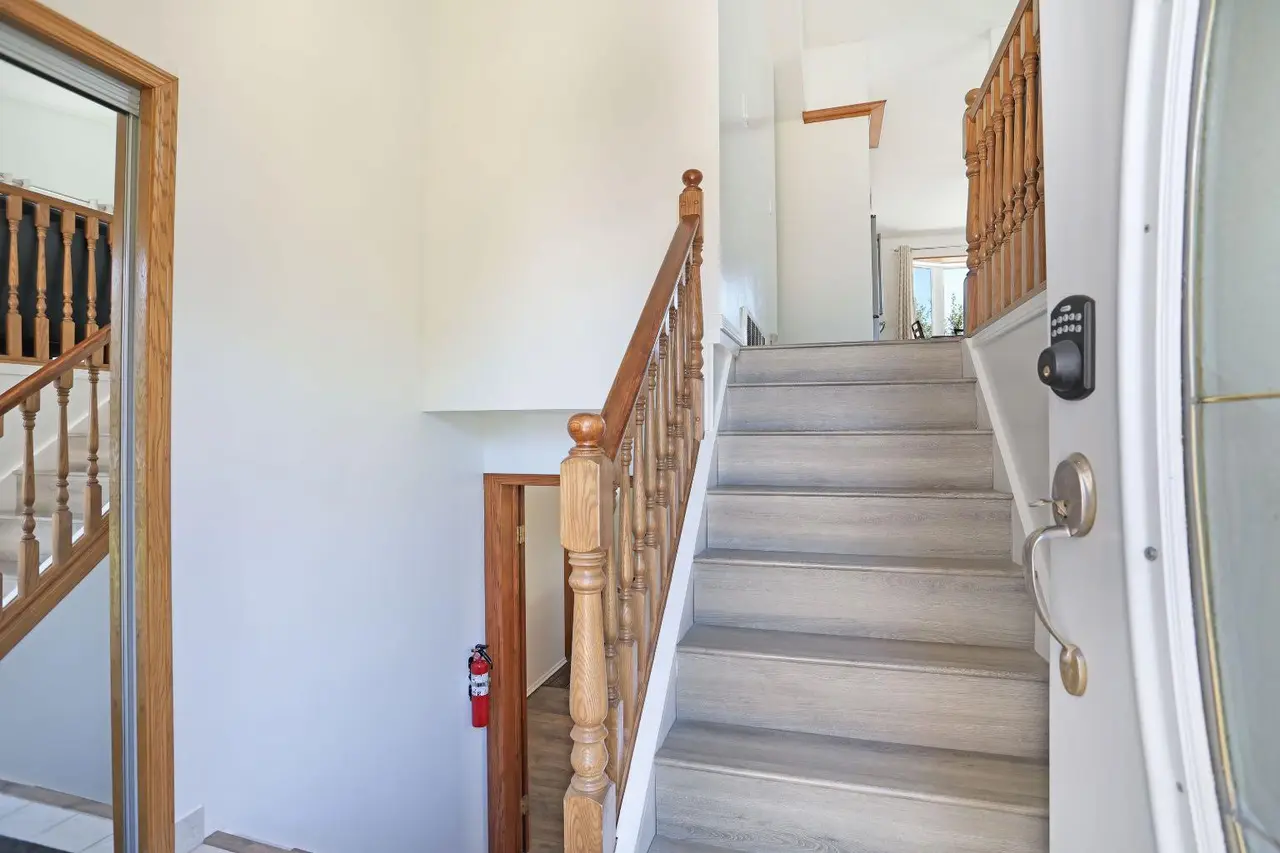 28 Upland Crescent W