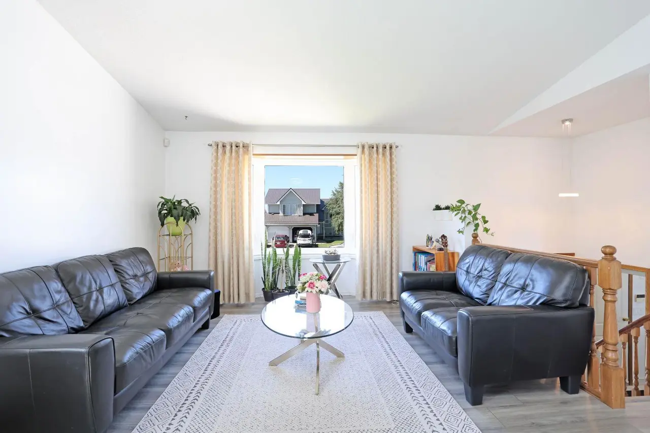 28 Upland Crescent W