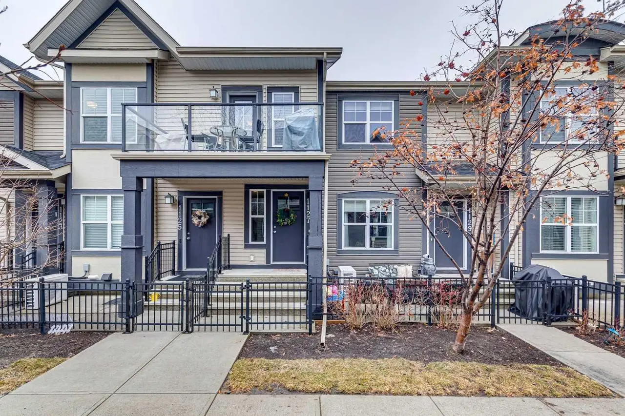 1127 McKenzie Towne Row SE