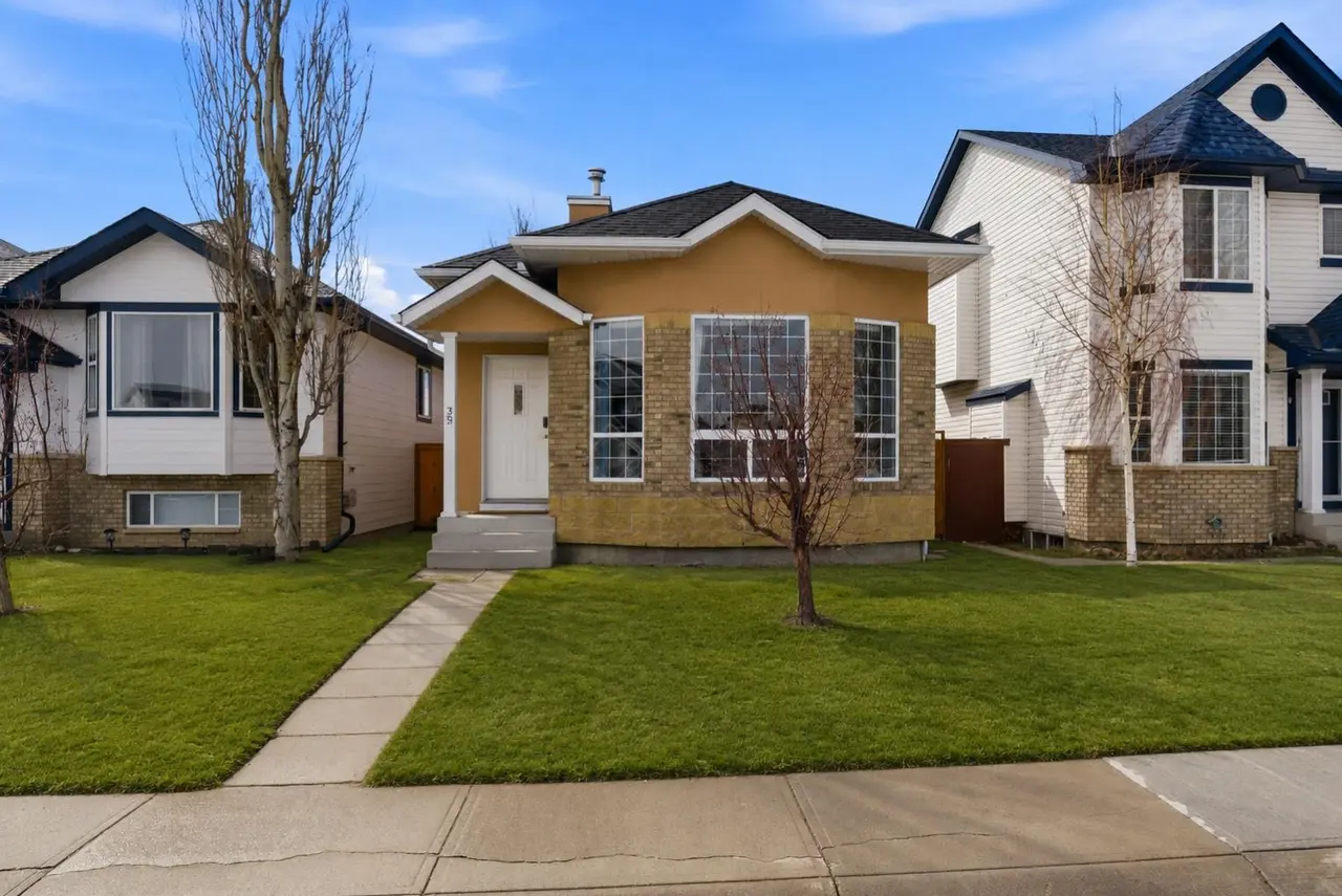 39 Saddlemont Close NE