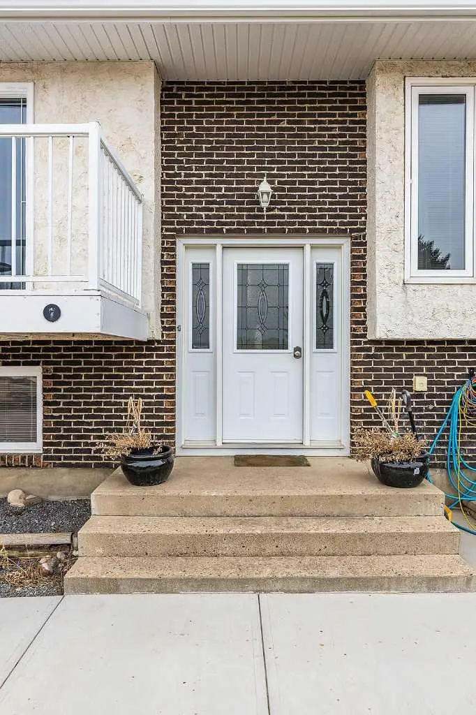 7 Valleyview Drive SW