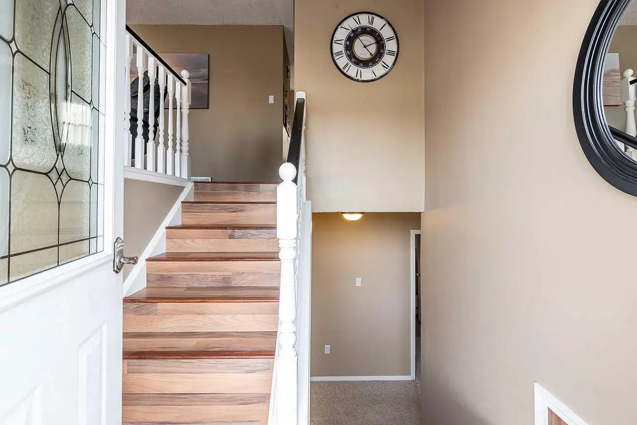 7 Valleyview Drive SW