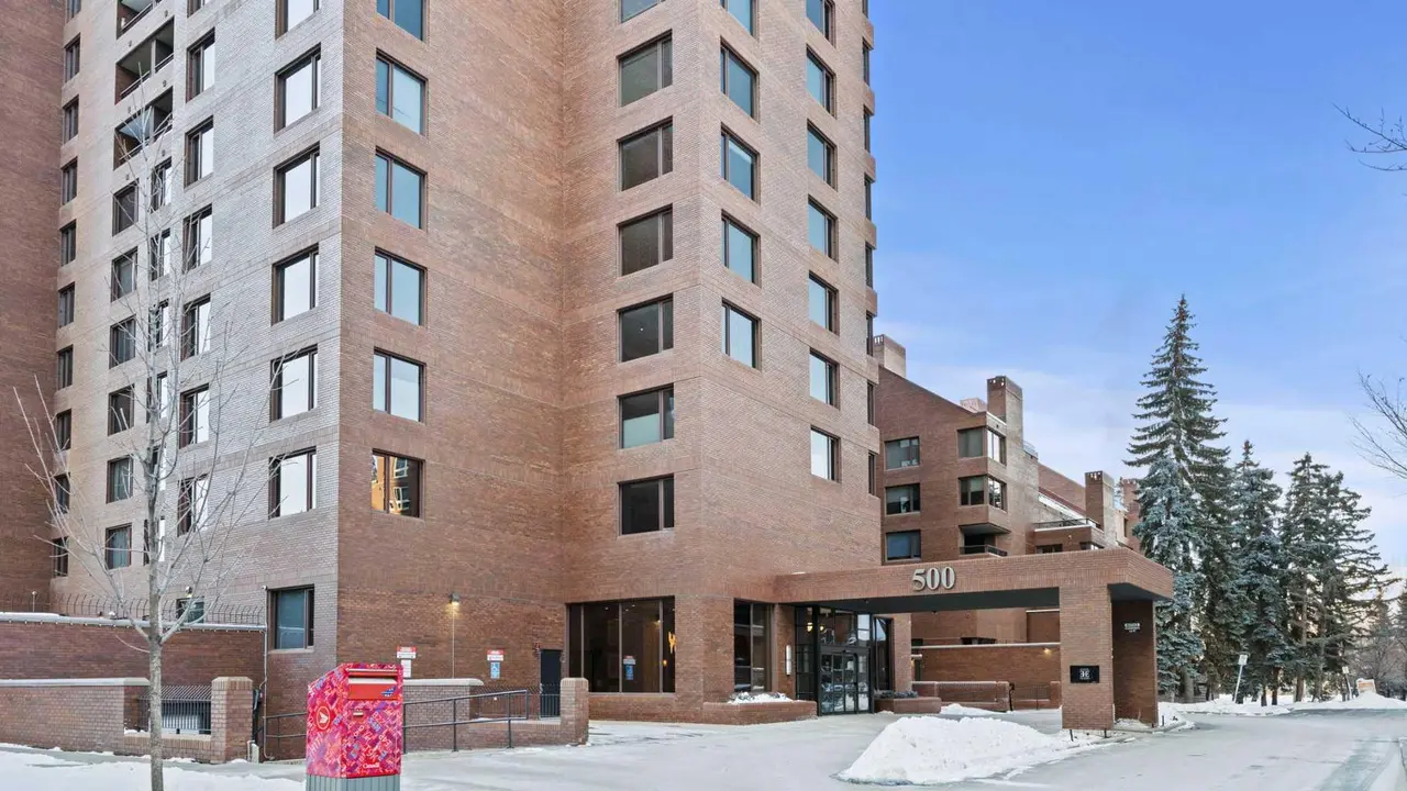 1002A, 500 Eau Claire Avenue SW