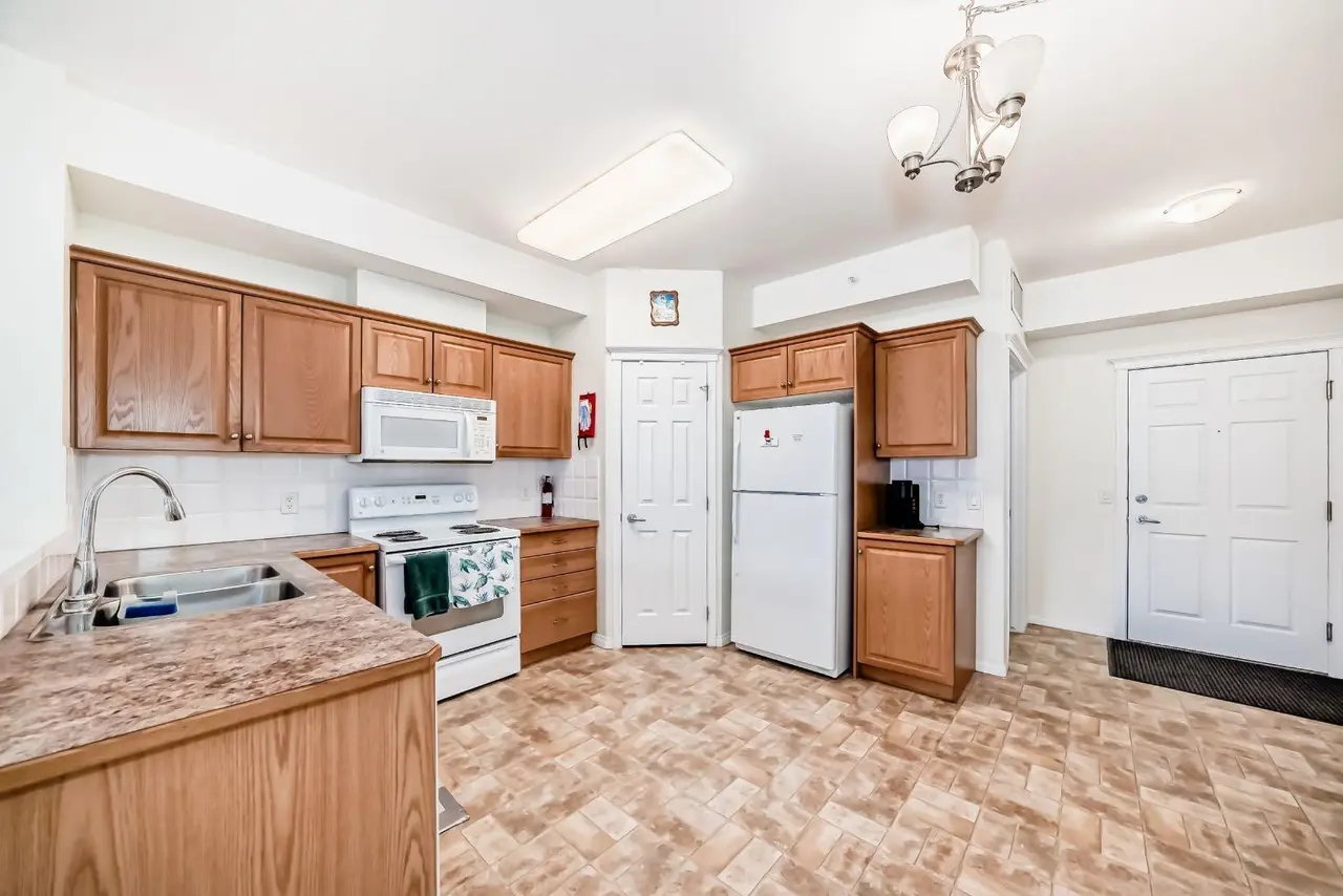 446, 15 Everstone Drive SW