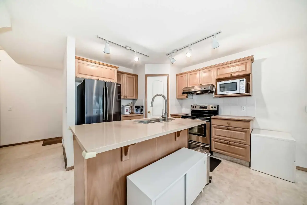 83 Hawkmount Green NW