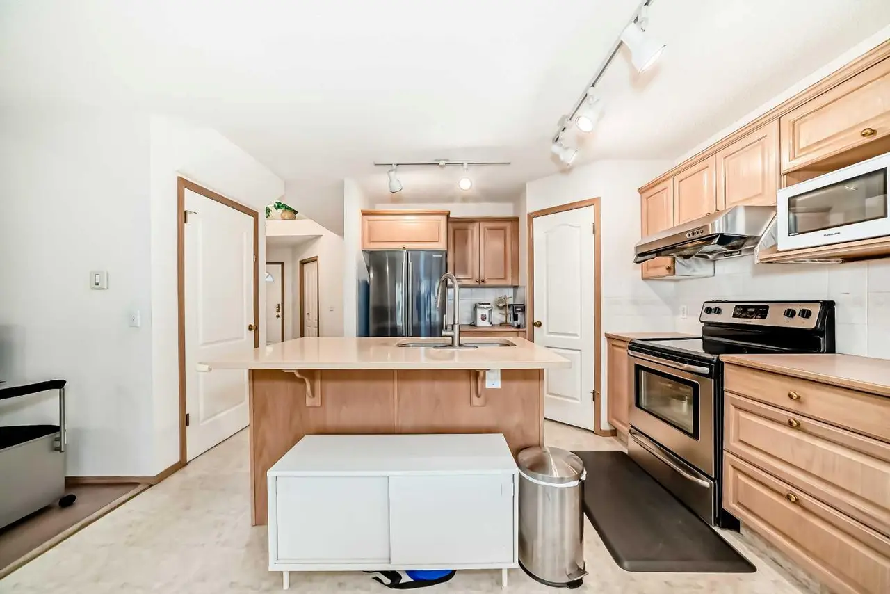 83 Hawkmount Green NW