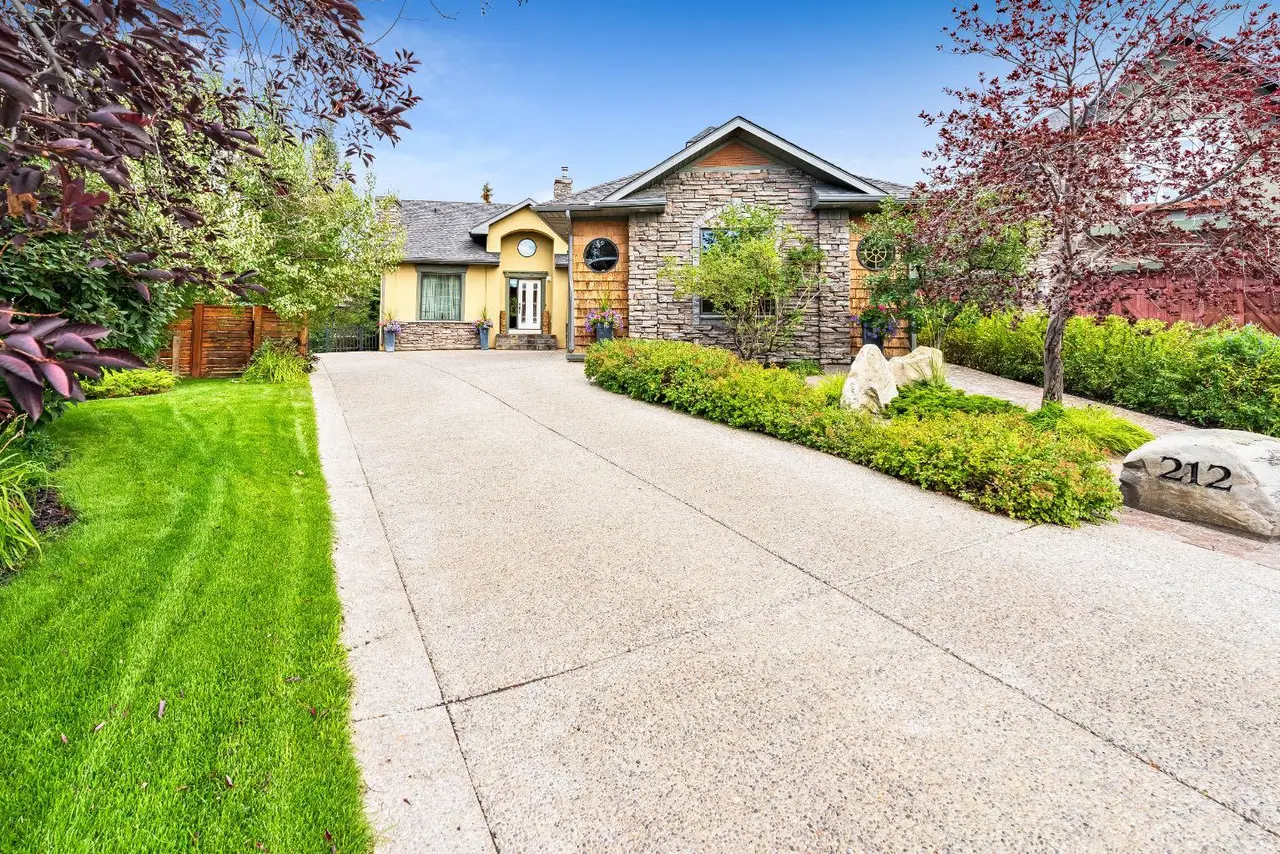 212 Aspen Meadows Place SW
