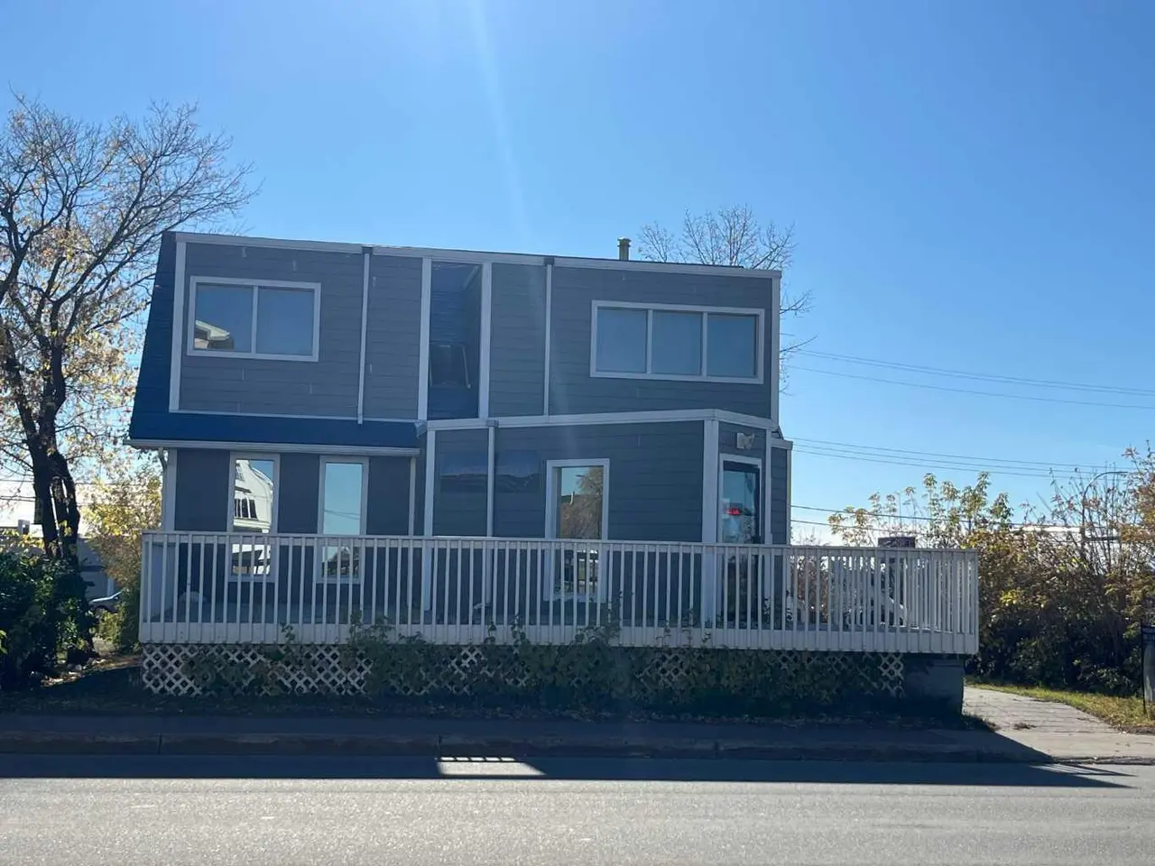 9731 100 Avenue 