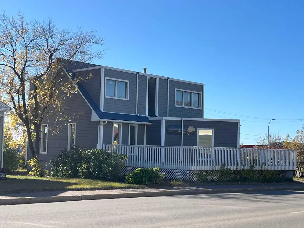 9731 100 Avenue 