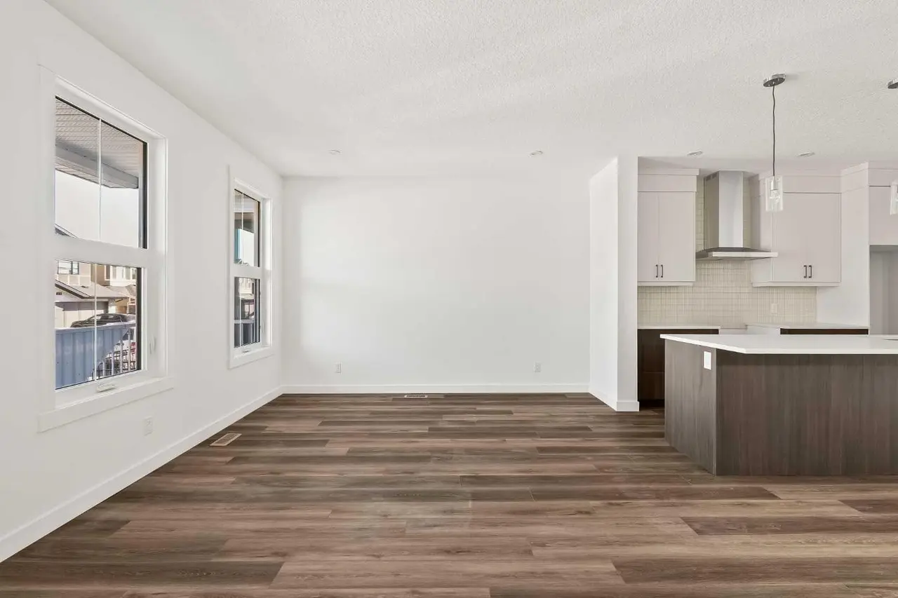 1133 Chinook Gate Bay SW