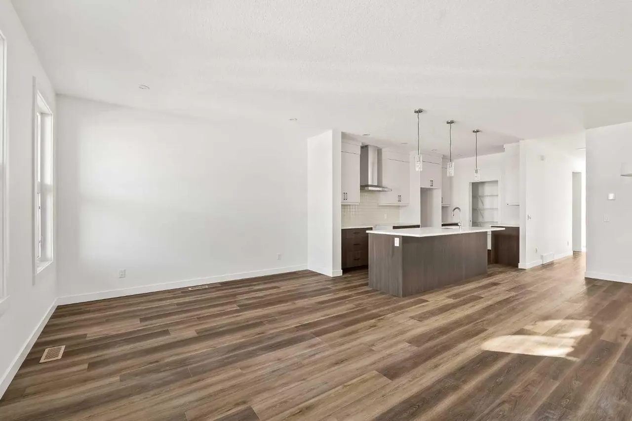 1133 Chinook Gate Bay SW