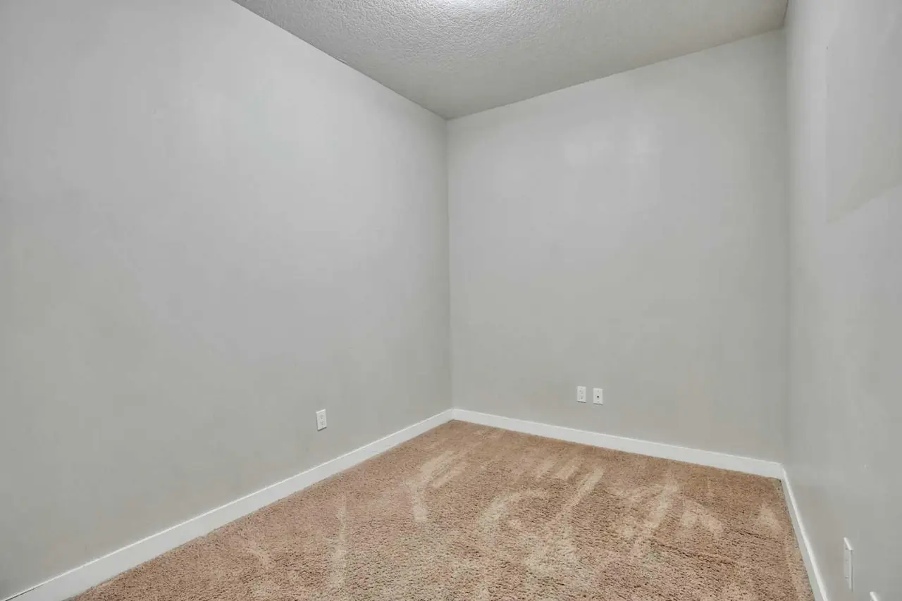 13, 330 2nd Street W