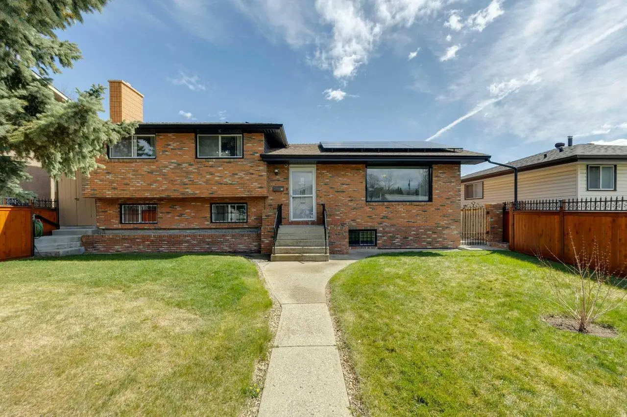 12 Huntwick Way NE