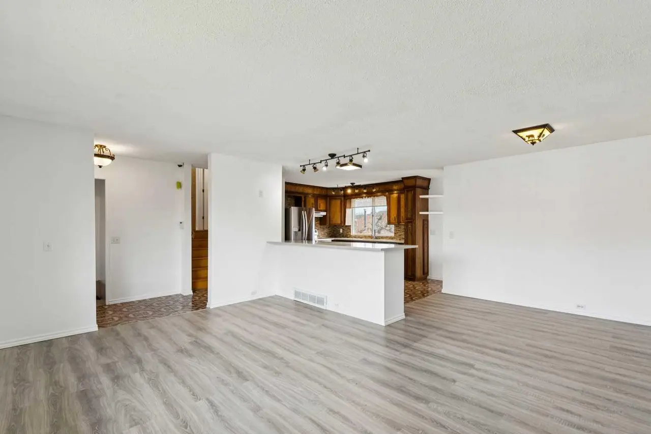 12 Huntwick Way NE