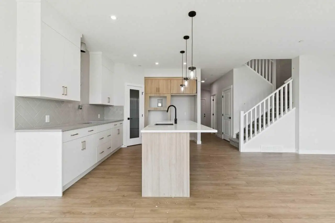 546 Hotchkiss Manor 