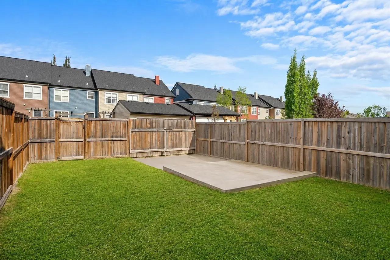 54 Legacy Close SE