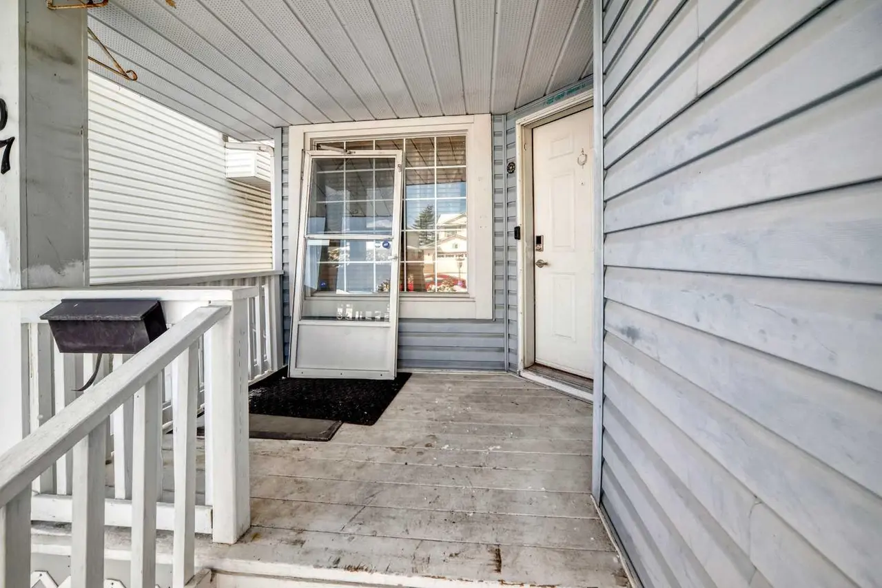 207 Eldorado Close NE