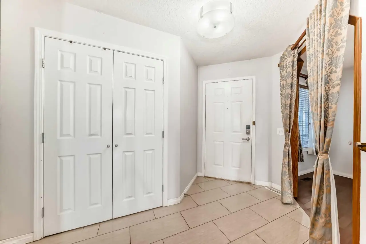 207 Eldorado Close NE
